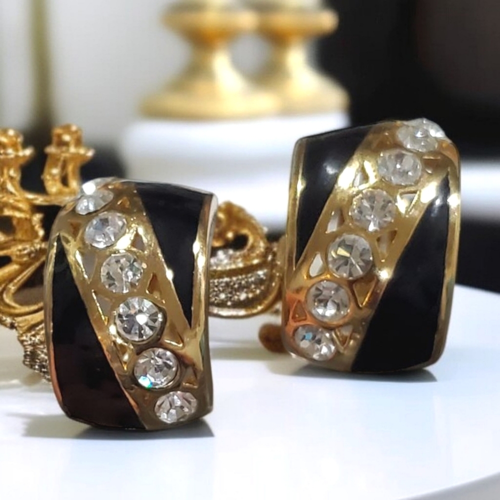 Elegant Vintage Dior Crystal Enamel Clip-on Earrings - Picture 2 of 5